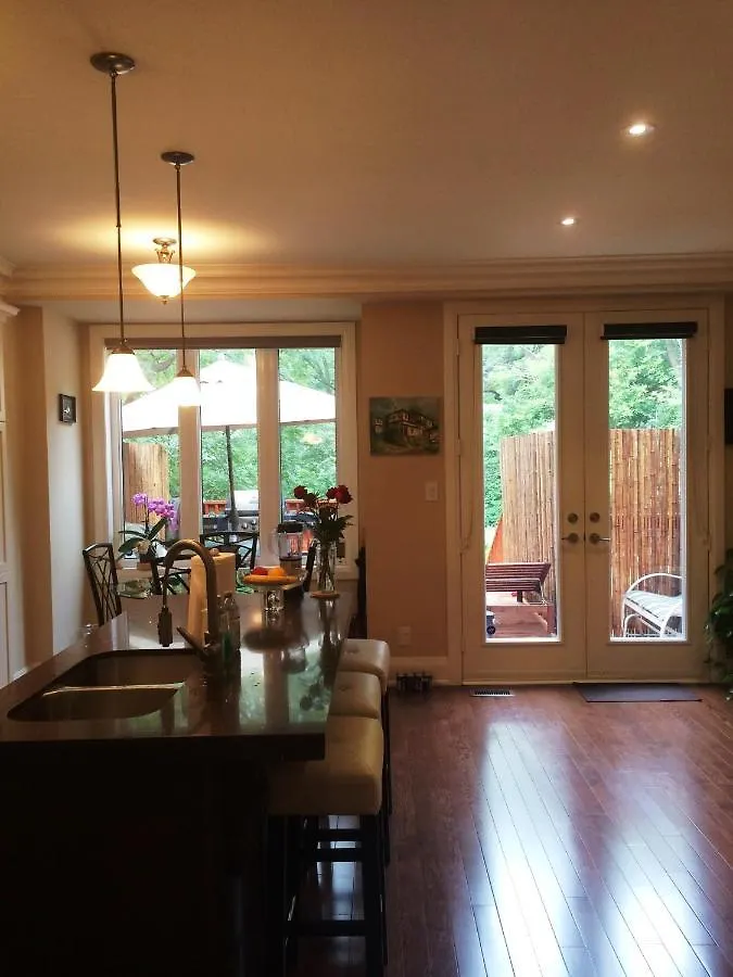 Luxury Home - Upper Toronto Beaches 4*,  Kanada